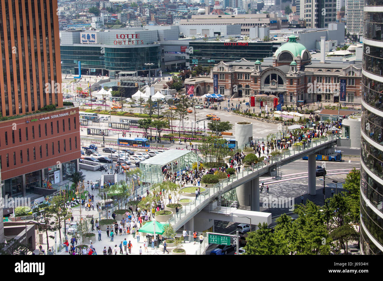 Seoul, South Korea. 20th May, 2017. Opening day of Seoullo 7017, Seoul Station urban renewal Project,  Seoul, South Korea May, 20, 2017 Credit: dbimages/Alamy Live News Stock Photo