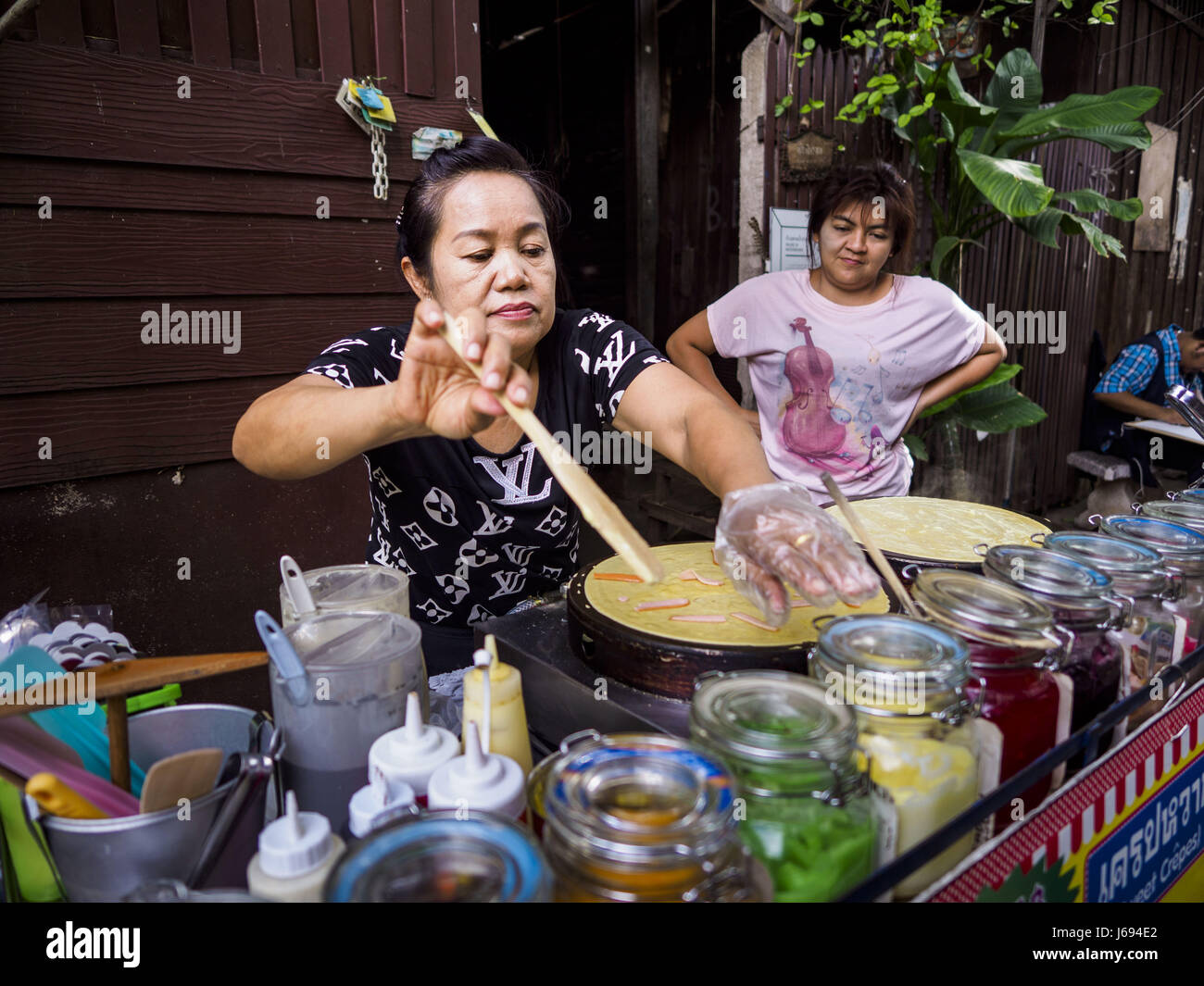 Bangkok, Bangkok, Thailand. 16th May, 2017. A street food vendor who makes sweet or savory (dessert or spicy) crepes prepares an order in Pom Mahakan. The final evictions of the remaining families in Pom Mahakan, a slum community in a 19th century fort in Bangkok, have started. City officials are moving the residents out of the fort. NGOs and historic preservation organizations protested the city's action but city officials did not relent and started evicting the remaining families in early March. Credit: Jack Kurtz/ZUMA Wire/Alamy Live News Stock Photo