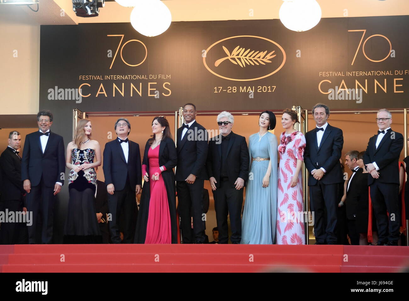 Cannes, Deutschland. 18th May, 2017. Gabriel Yared, Jessica Chastain, Park Chan-wook, Agnes Jaoui, Will Smith, Pedro Almodovar, Fan Bingbing, Maren Ade, Thierry Fremaux attends the Les Fantomes d'Ismael film red carpet at 70th Cannes Film Festival, Cannes 17/05/2017 | Verwendung weltweit/picture alliance Credit: dpa/Alamy Live News Stock Photo