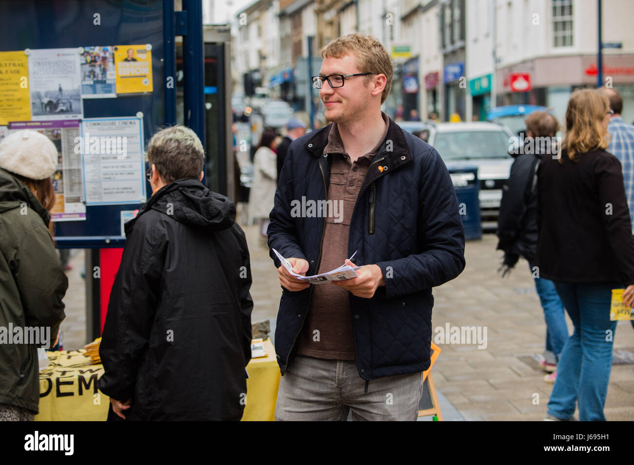 Aberystwyth Wales UK, Saturday 20 May 2017 General Election 2017: Supporters of the Lib Dems (who currently hold the Ceredigion seat) out canvassing for votes in Aberystwyth on Saturday 20 May 2017 Photo credit: Credit: keith morris /Alamy Live News Stock Photo