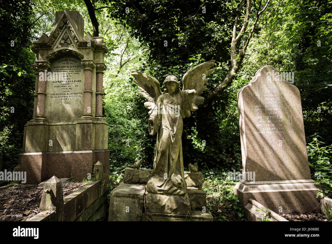 London, UK. 20th May, 2017. Nunhead Cemetery Annual Open Day © Guy Corbishley/Alamy Live News