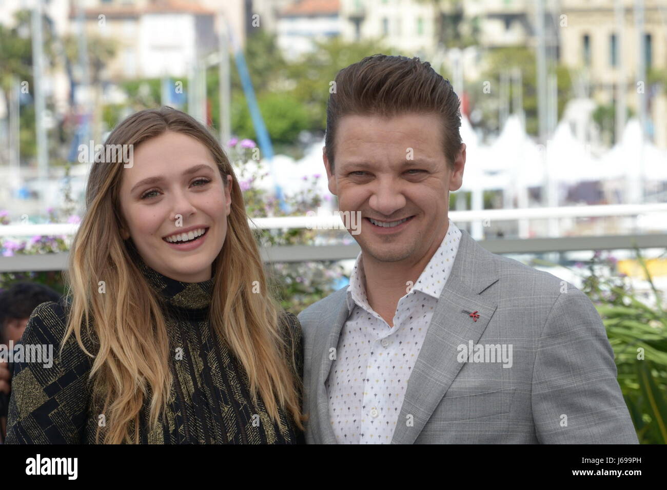 Cannes, France. 20th May, 2017. Actors ELIZABETH OLSEN and JEREMY RENNER attend the 'Wind River' photocall during the 70th annual Cannes Film Festival at Palais des Festivals. Credit: Frederick Injimbert/ZUMA Wire/Alamy Live News Stock Photo