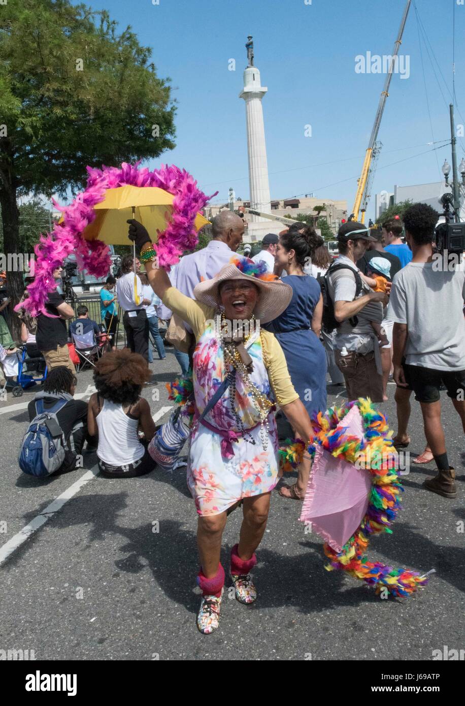 New Orleans, Louisiana USA May 19, 2017:  People party in the street as workers prepare to remove the 16-foot tall statue of Confederate General Robert E. Lee, the fourth monument commemorating the Confederacy in the city to be removed on orders of Mayor Mitch Landrieu. Credit: Bob Daemmrich/Alamy Live News Stock Photo