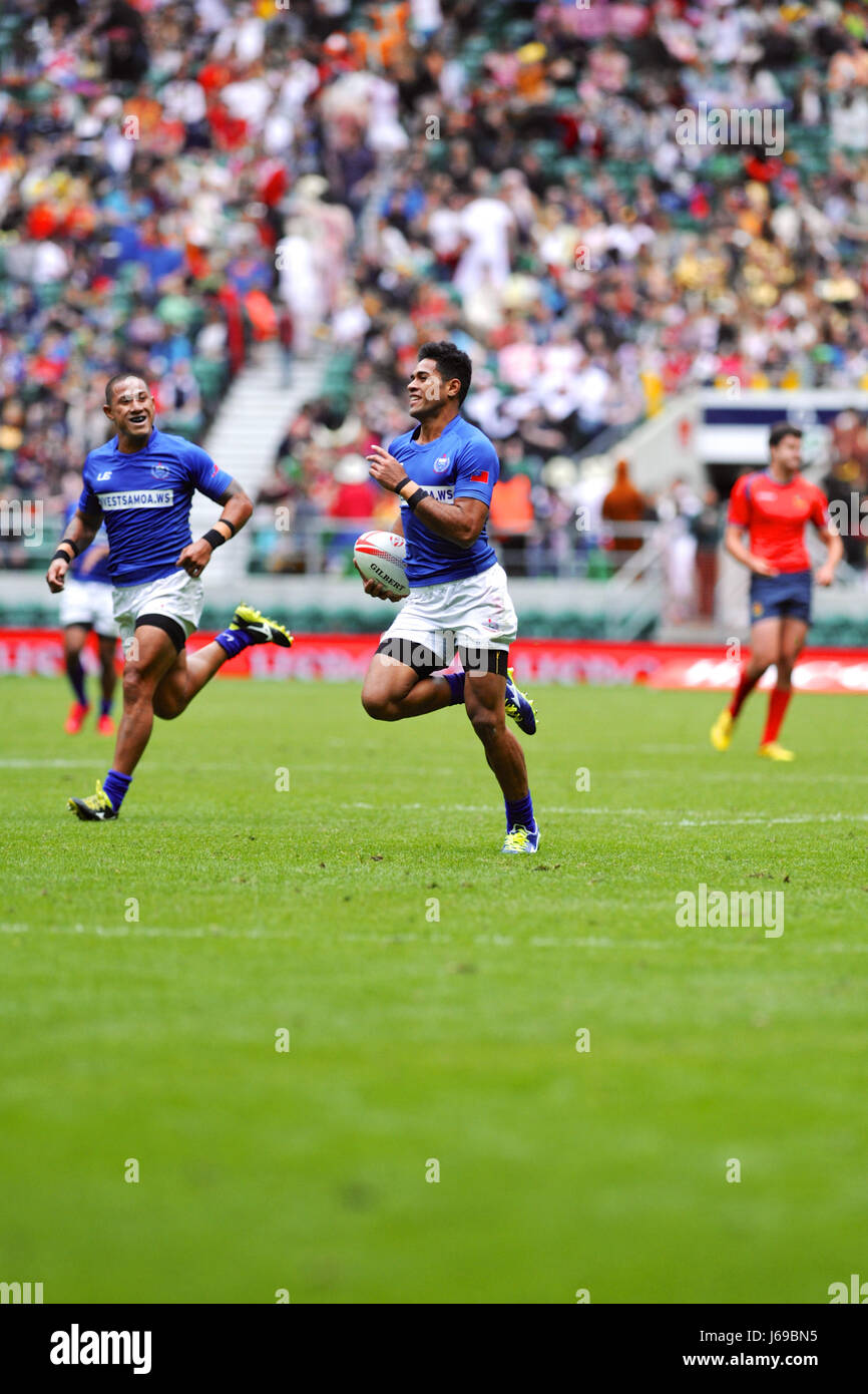 London, UK. 20th May, 2017. Tofatuimoana Solia (SAM) running with the ball during the Samoa V Spain match at Twickenham Stadium, London, UK. The match was part of the the finale of the HSBC World Rugby Sevens Series.  The match took place as part of the finale of the HSBC World Rugby Sevens Series. The series culmination saw 17 international teams competing (in rapid 14 minute long matches) to be the London title champions. Credit: Michael Preston/Alamy Live News Stock Photo