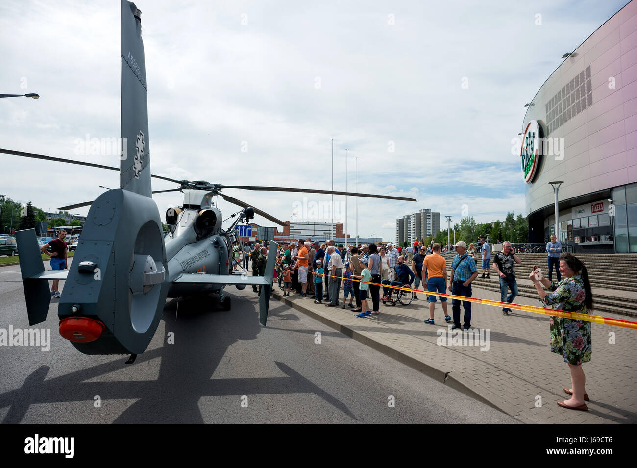 Vilnius, Lithuania. 20th May, 2017. People watch the Lithuanian Air Force Eurocopter AS365 Dauphin in Panevezys, northern city of Lithuania, May 20, 2017. Lithuania celebrated Armed Forces and Public Unity Day in northern city of Panevezys on Saturday. Credit: Alfredas Pliadis/Xinhua/Alamy Live News Stock Photo