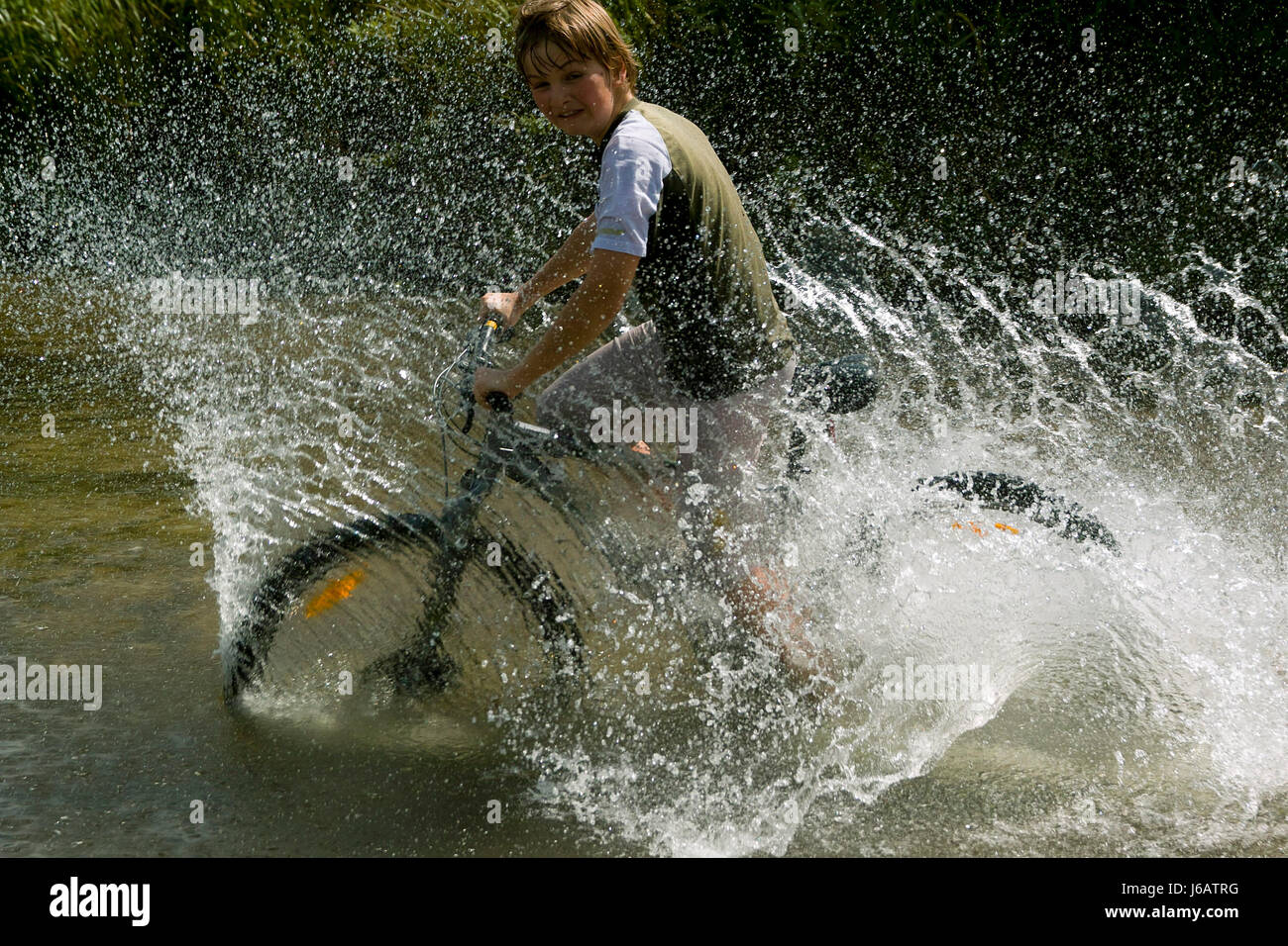 ford jugendlicher junge quotmountain bikequot bikingtour outdoor drauen Stock Photo