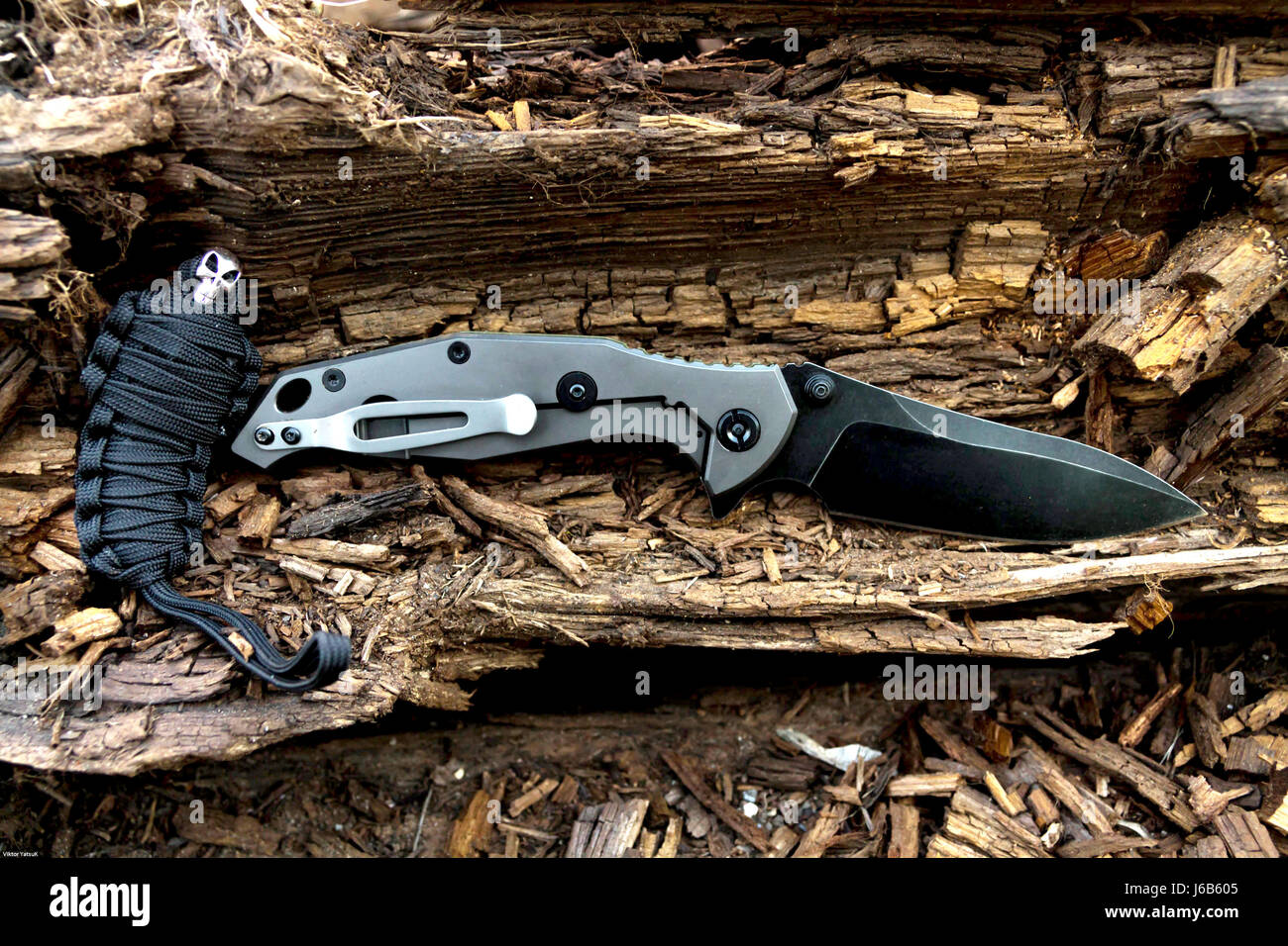 Folding knife. Paracord. Trinket. Skull. Military Stock Photo Alamy