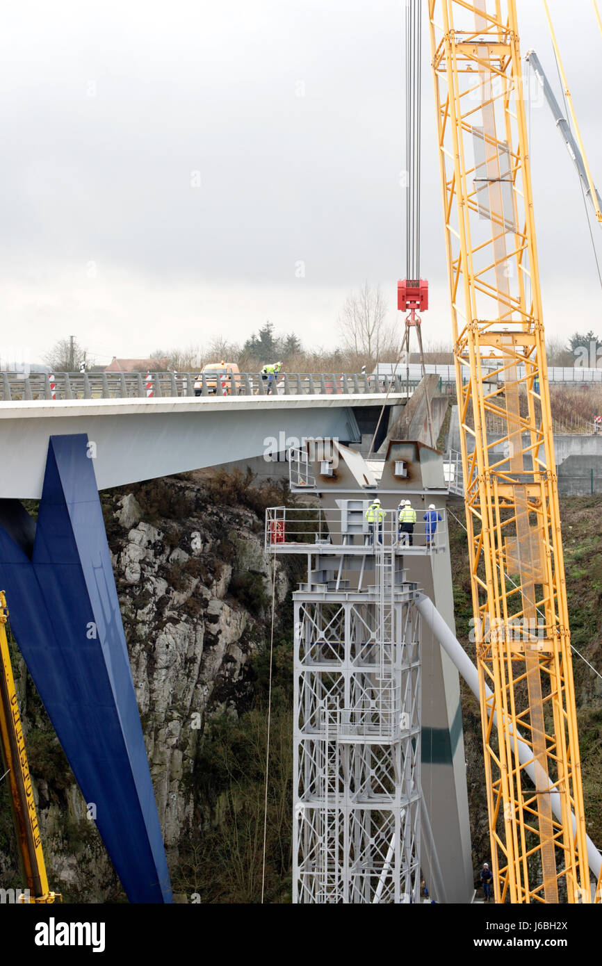 bridge pillar handling viaduct crossbar crane bridge beam concrete steel jack Stock Photo Alamy