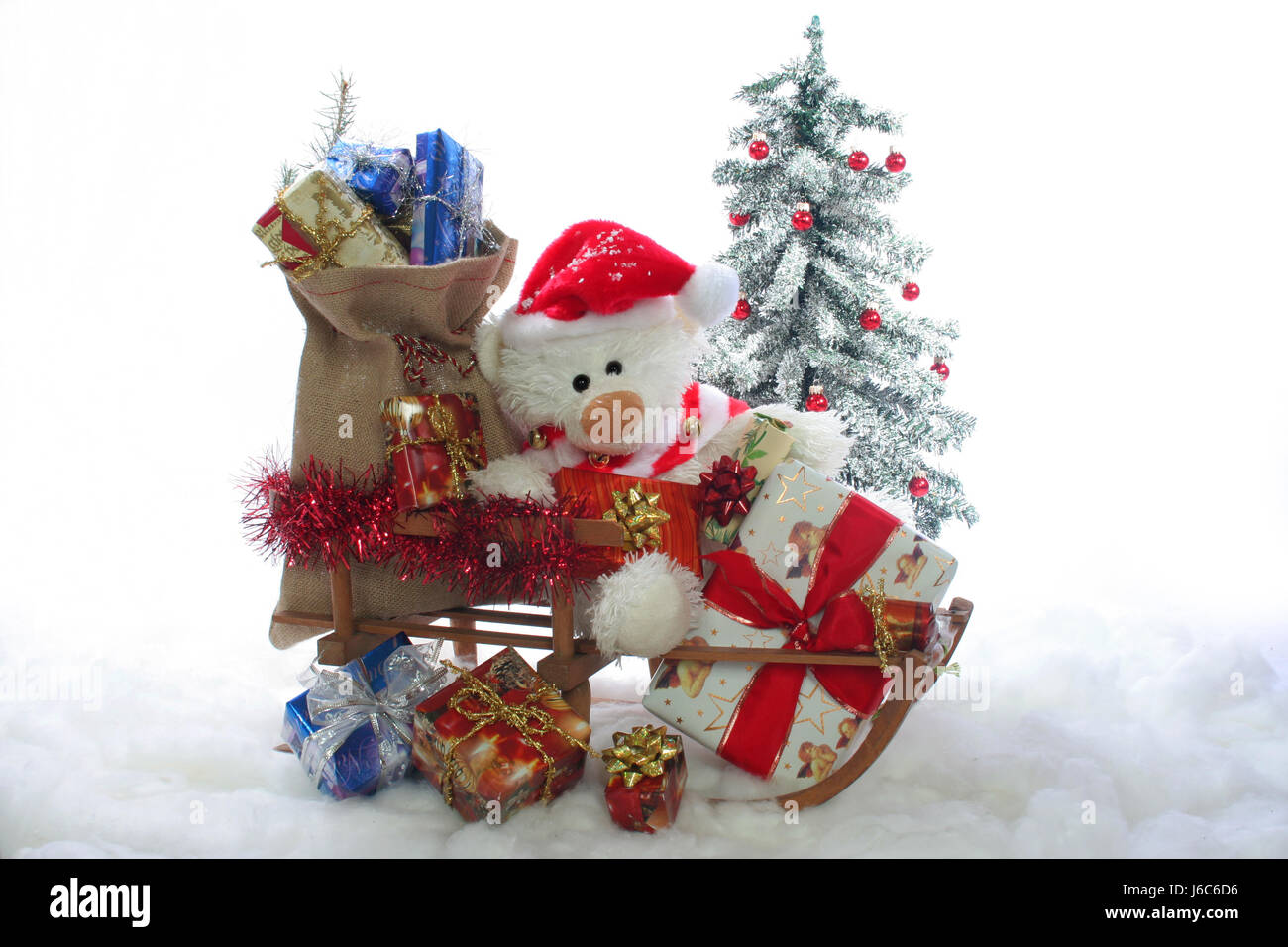 weihnachtsmann weihnachten weihnachtsbaum geschenke schnee schlitten advent Stock Photo
