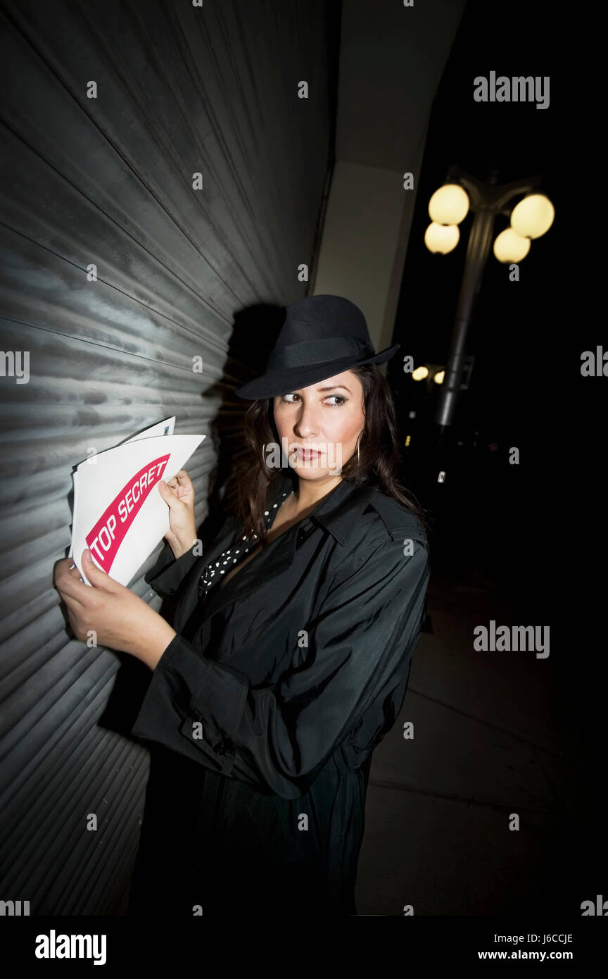 Female undercover spy hi-res stock photography and images - Alamy