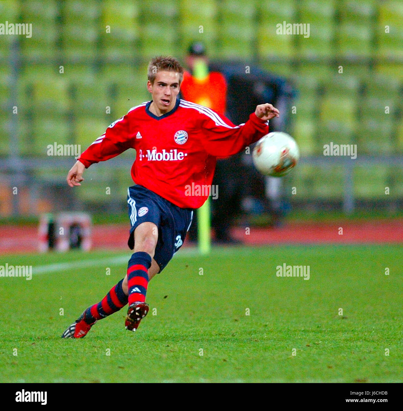 13112002-archivbild!-fussball-champions-league-olympiastadion-fc-bayern-J6CHDB.jpg