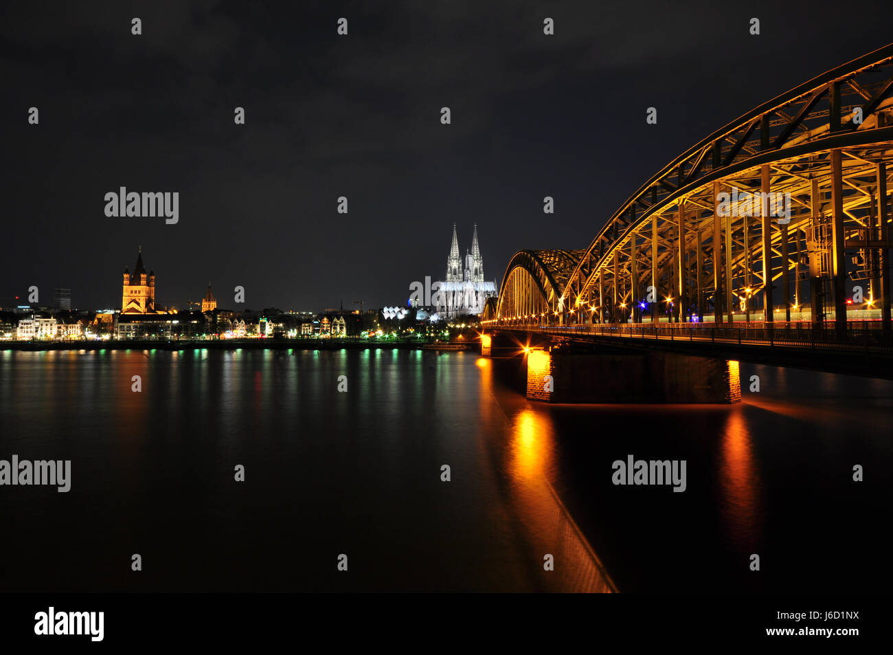 cologne at night Stock Photo Alamy