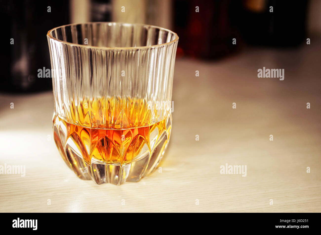 Crystal whisky glass hires stock photography and images Alamy