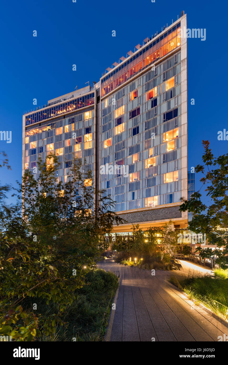 The Highline at twilight with the Standard Hotel facade. Greenwich Village, New York City Stock Photo