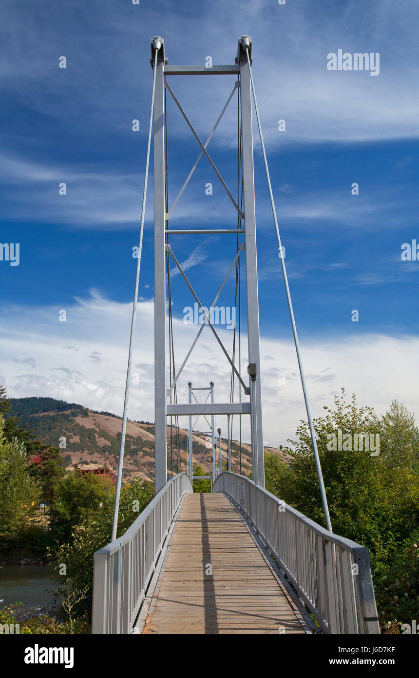 Pedestrian bridge, Hood River Waterfront Park, Hood River, Columbia
