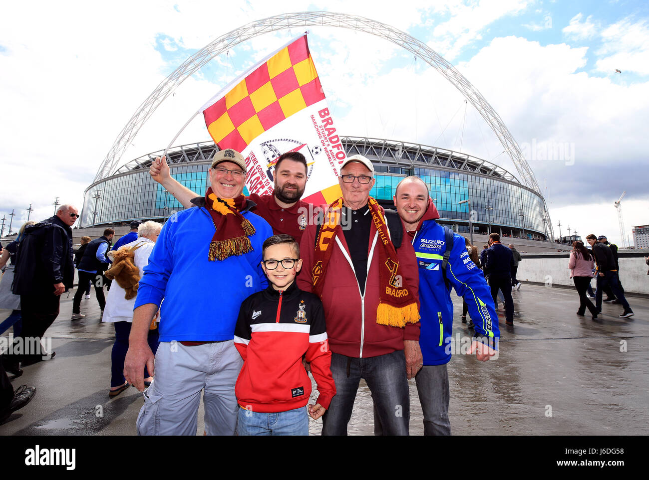 Millwall fans outside stadium hires stock photography and images Alamy
