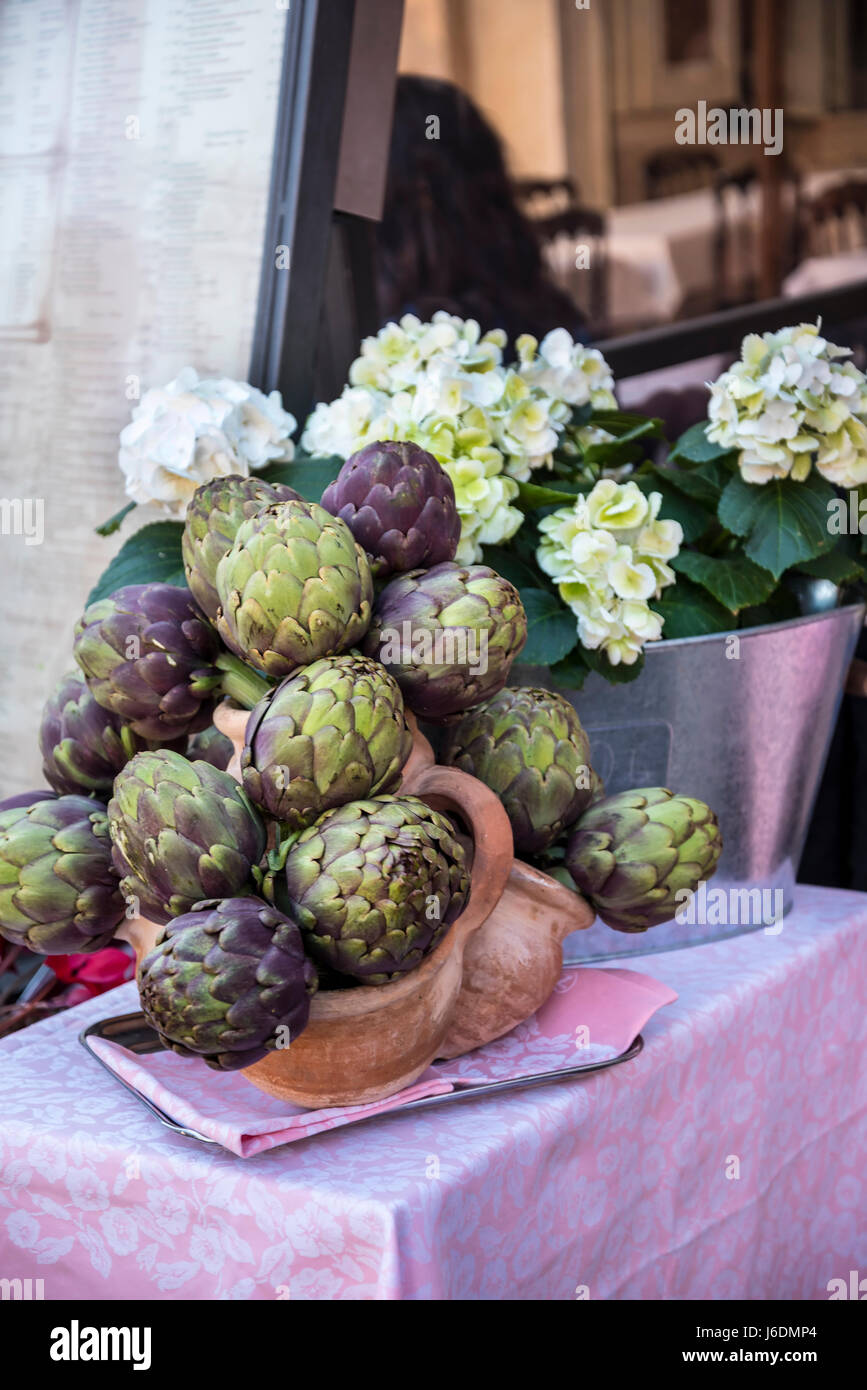 the artichoke season in Italy means many restaurants in Rome specialize in dishes using this
