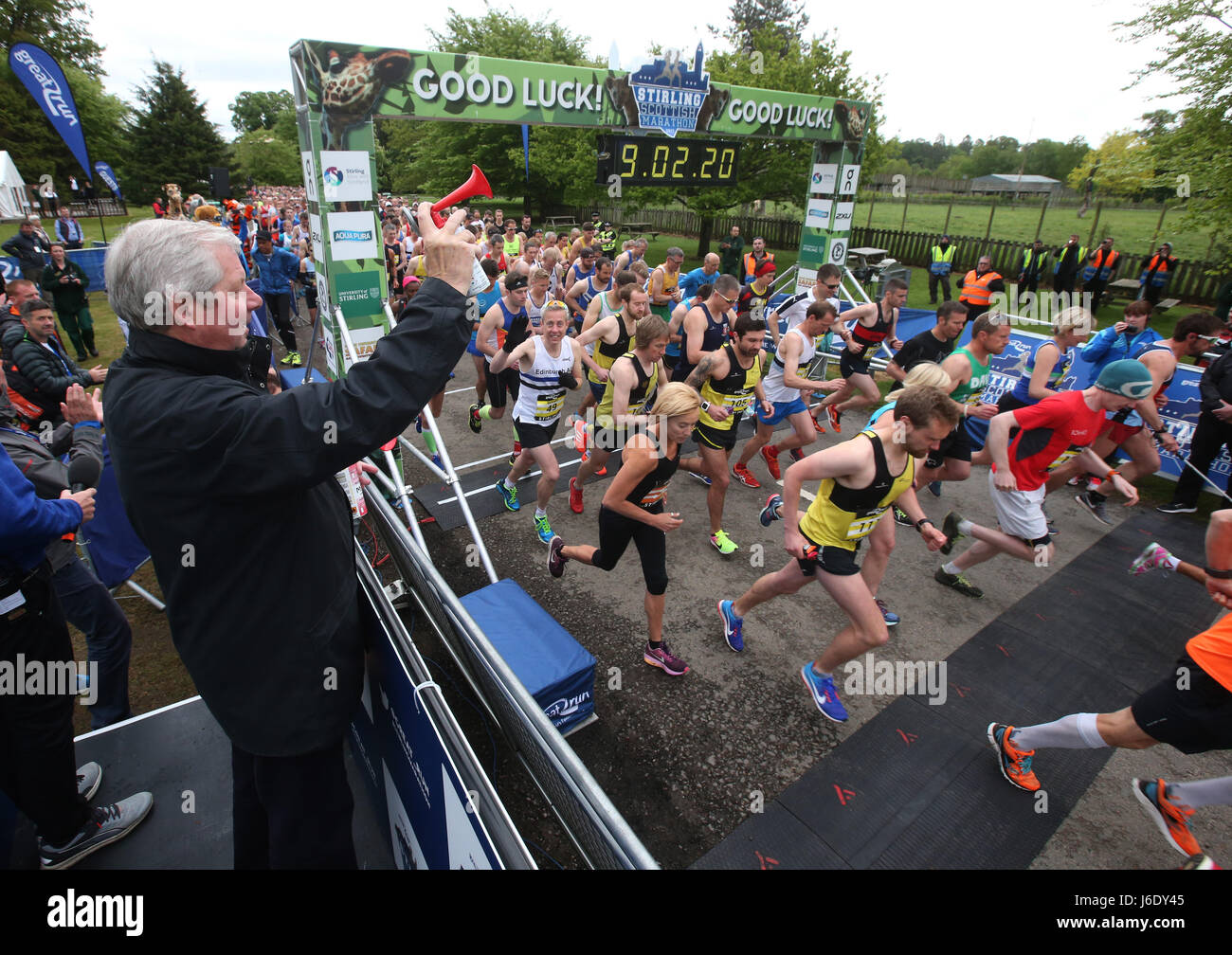 Brendan Foster starts the first ever Stirling Marathon from Blair