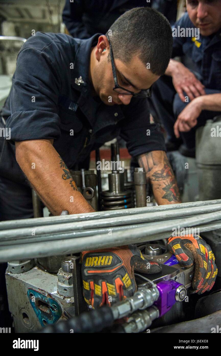 U S Navy Engineman 2nd Class Stock Photos & U S Navy Engineman 2nd