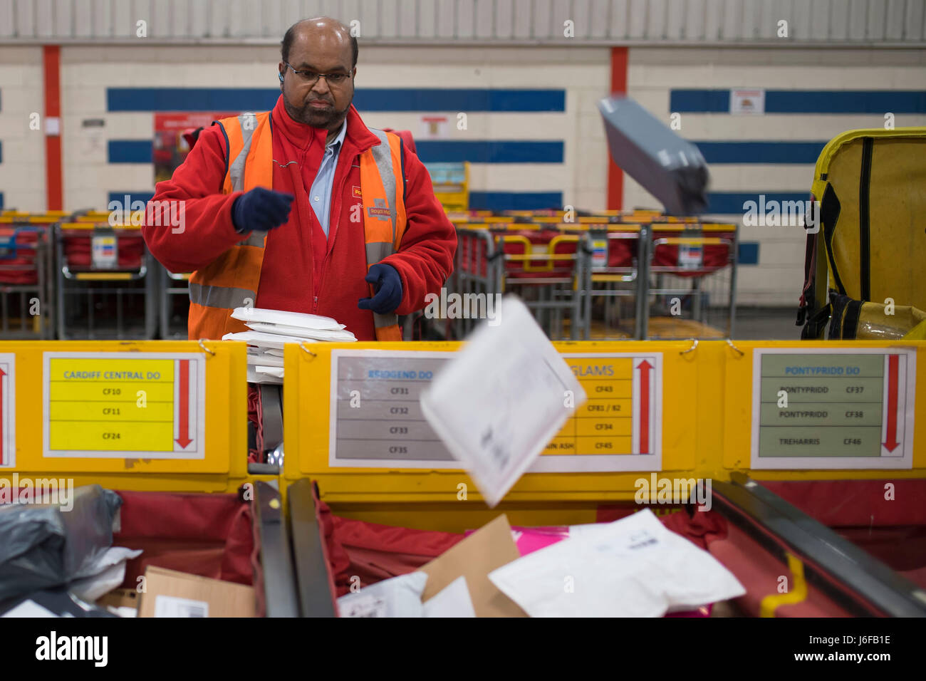 Sorting office post hires stock photography and images Alamy