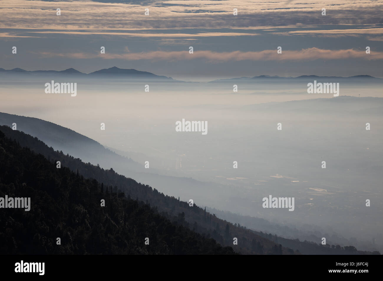 Mysterious dark valley hi-res stock photography and images - Alamy