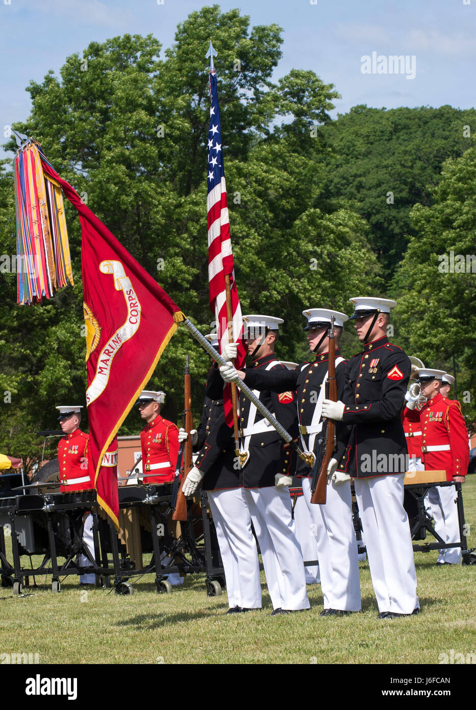 The U.S. Marine Corps Quantico Color Guard presented the colors at the ...