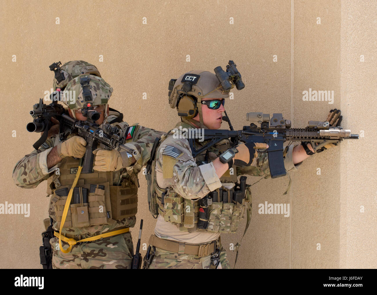Special forces personnel provide hi-res stock photography and images ...