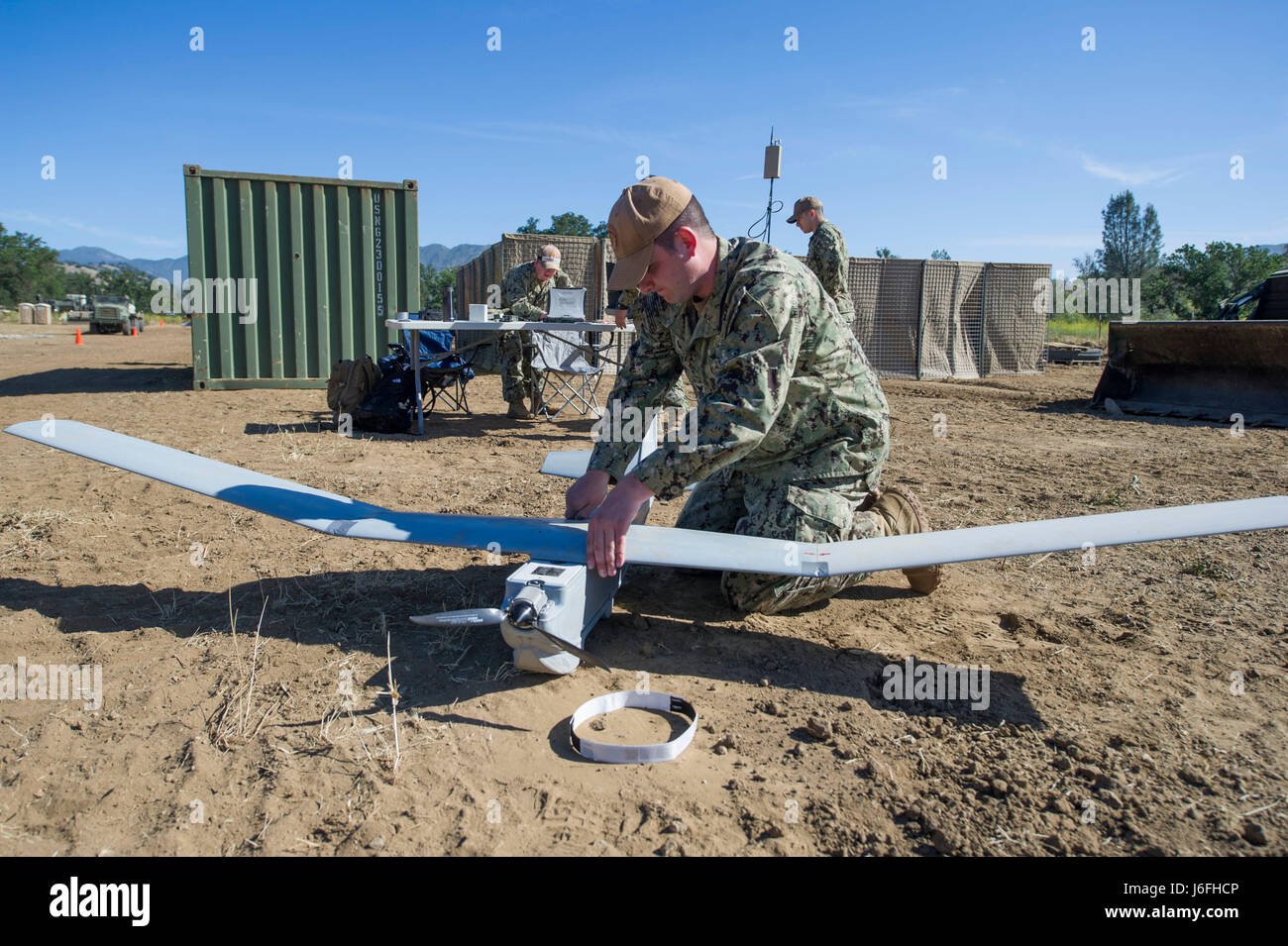 An Electrician’s Mate from Coastal Riverine Group 1 assembles an ...