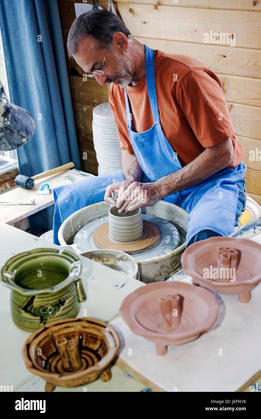 Potters wheel hi-res stock photography and images - Alamy