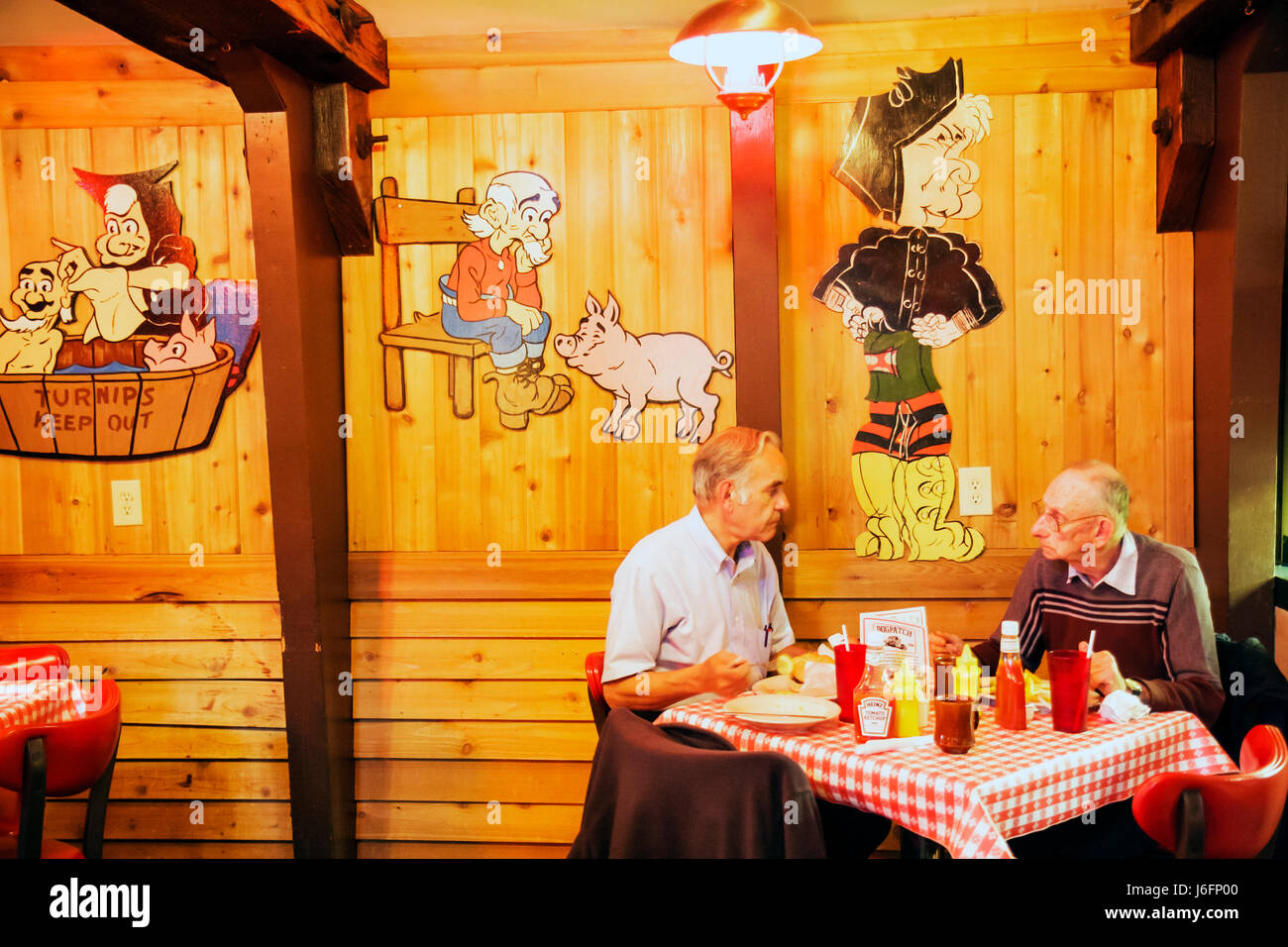 Michigan Upper Peninsulaupuplake Superiormunisingdogpatchrestaurant Restaurants Food Dine Dining Eating Out Casual Cafe Cafes Bistrocuisinec Stock Photo - Alamy