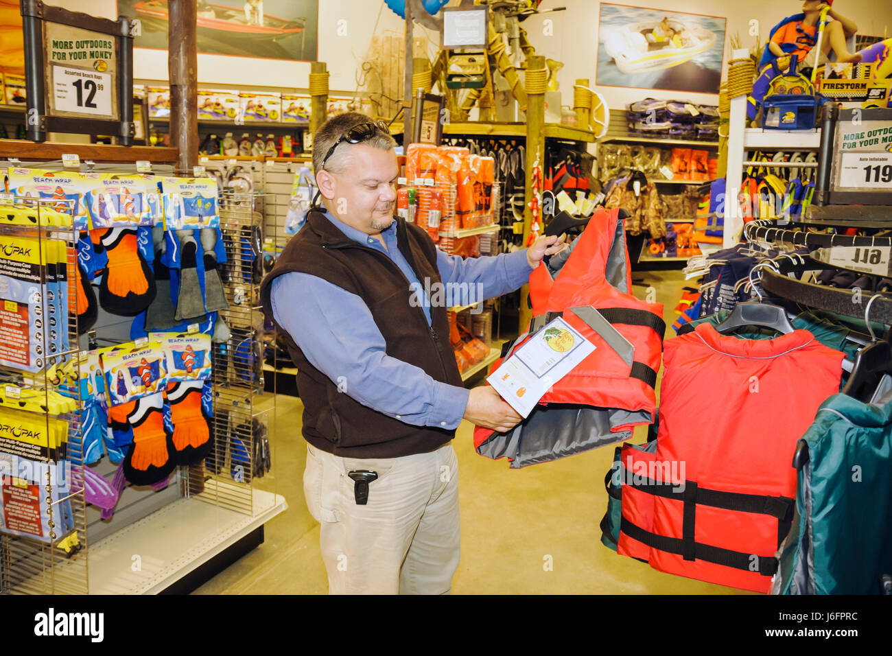 Bass pro store hi-res stock photography and images - Alamy