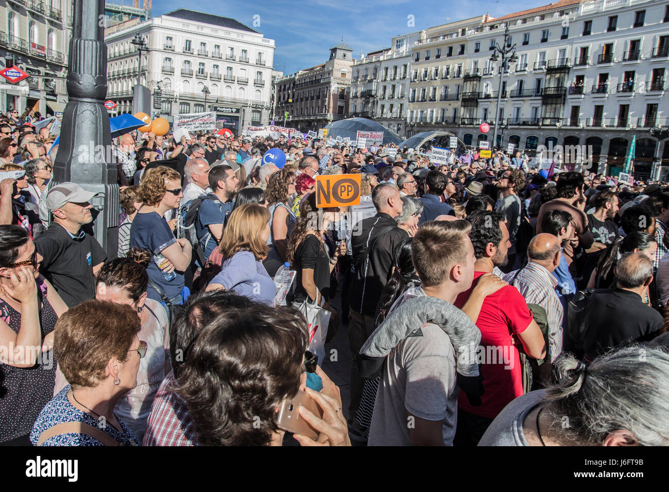 Madrid, Spain. 20th May, 2017. Demonstration in Madrid against the government of Popualr party onthe streets Credit: Alberto Sibaja Ramírez/Alamy Live News Stock Photo