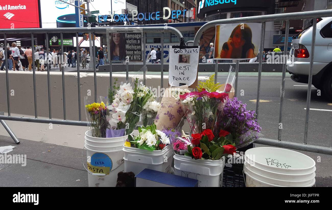 New York, New York, USA. 20th May, 2017. Near the site of a car accident in Times Square, driven by Richard Rojas, who purposely accelerated in to a crowd of pedestrians on May 18, 2017 in New York City. One person was killed and at least 22 were injured. Days laters a makeshift memorial stands at 42nd Street and 7th Avenue, a few blocks away from where 18 year old Alyssa Elsman, who was killed on site. Credit: Brigette Supernova/Alamy Live News Stock Photo