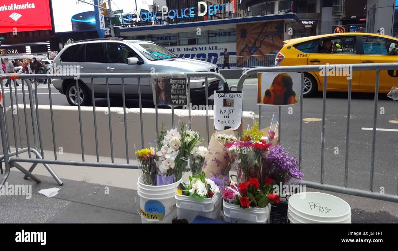 New York, New York, USA. 20th May, 2017. Near the site of a car accident in Times Square, driven by Richard Rojas, who purposely accelerated in to a crowd of pedestrians on May 18, 2017 in New York City. One person was killed and at least 22 were injured. Days laters a makeshift memorial stands at 42nd Street and 7th Avenue, a few blocks away from where 18 year old Alyssa Elsman, who was killed on site. Credit: Brigette Supernova/Alamy Live News Stock Photo