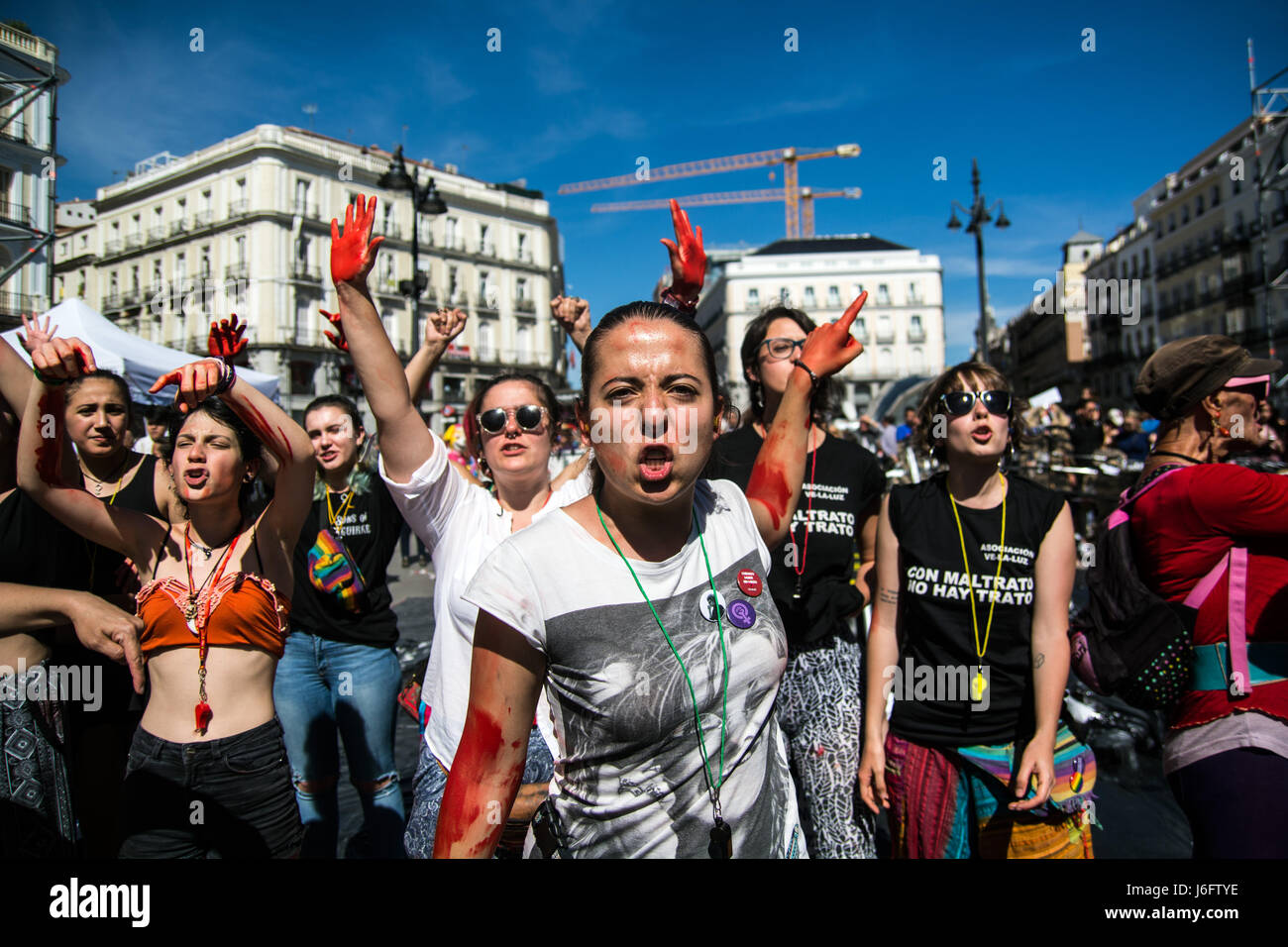 Madrid, Spain. 20th May, 2017. Women with their hands painted in red protesting against gender violence demanding to all political parties to take actions. Credit: Marcos del Mazo/Alamy Live News Stock Photo