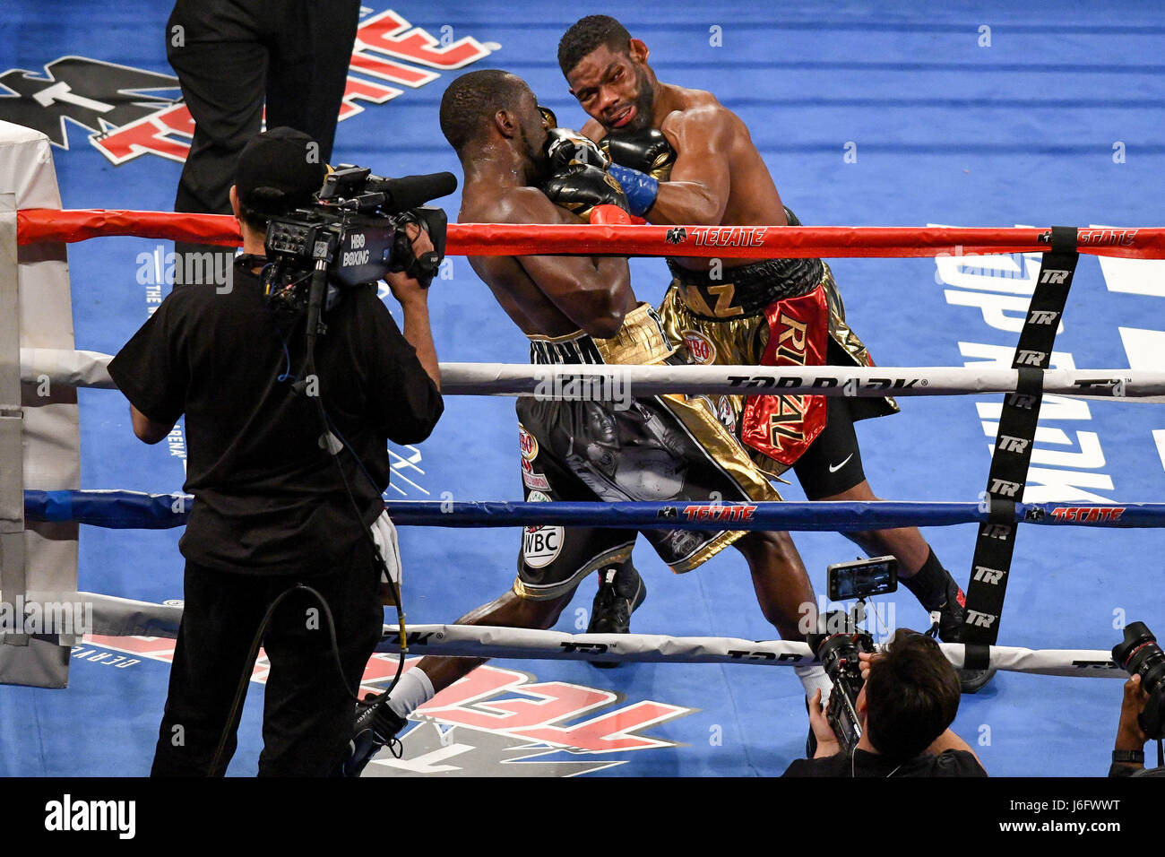 New York, New York, USA. 20th May, 2017. TERRENCE CRAWFORD (black and gold trunks) and FELIX DIAZ battle in a WBO World Championship bout at Madison Square Garden in New York. Credit: Joel Plummer/ZUMA Wire/Alamy Live News Stock Photo