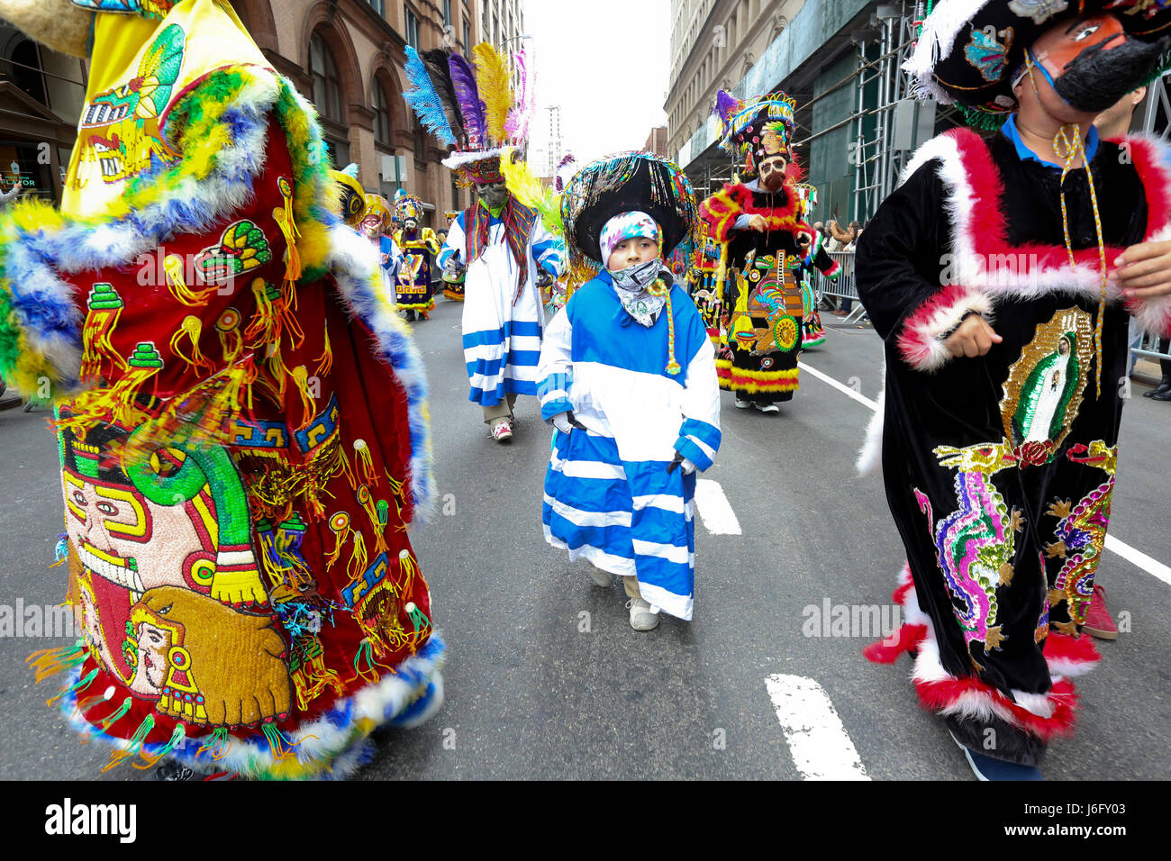 Traditional mexican dance troupe High Resolution Stock Photography and