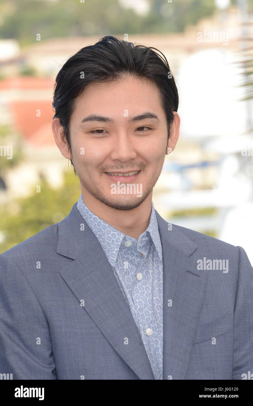 Cannes, France. 21st May, 2017. CANNES, FRANCE - MAY 21: Actor Ryuhei Matsuda attends the 'Before We Vanish (Sanpo Soru Shinryakusha)' photocall during the 70th annual Cannes Film Festival at Palais des Festivals on May 21, 2017 in Cannes, France. Credit: Frederick Injimbert/ZUMA Wire/Alamy Live News Stock Photo