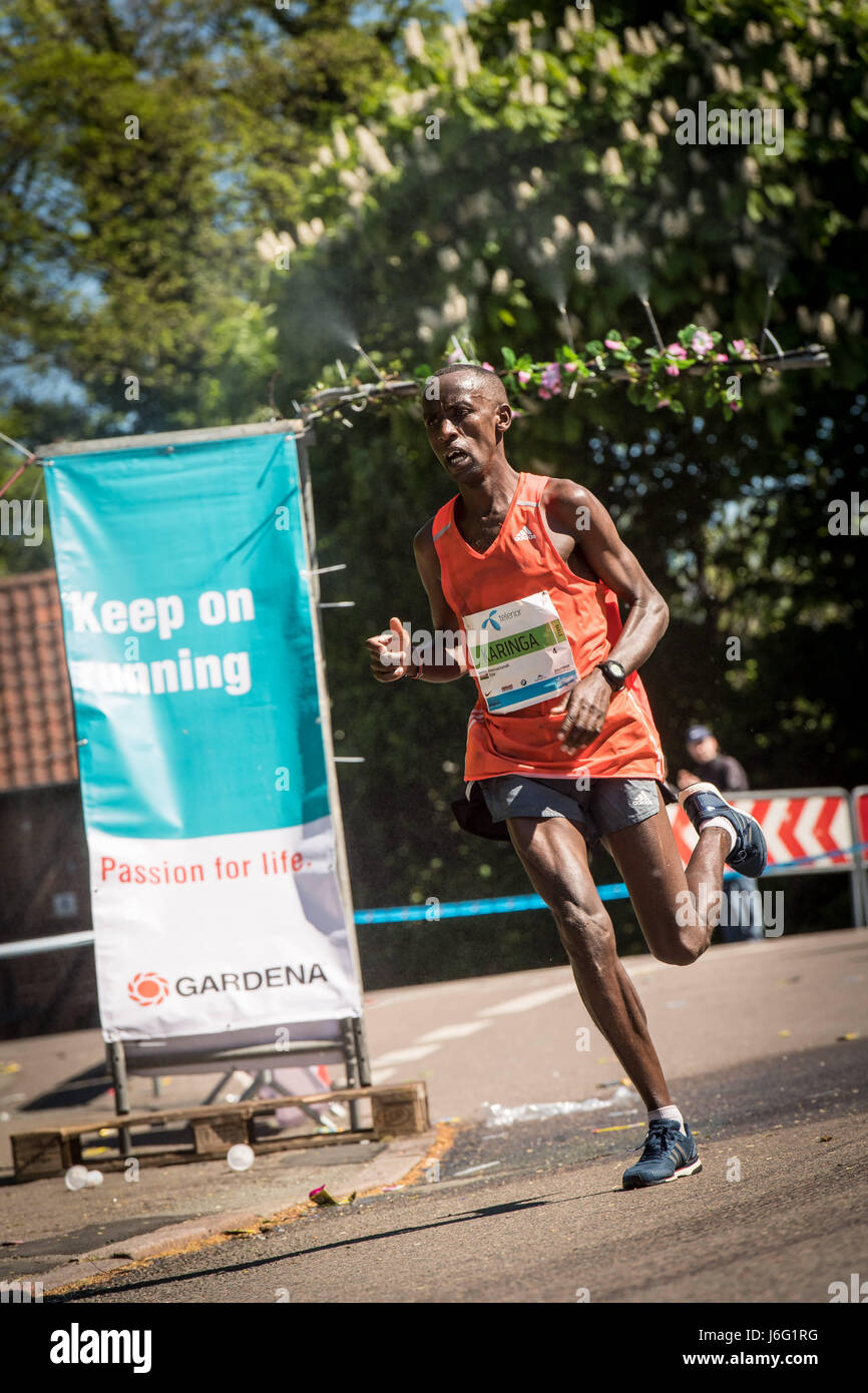 Copenhagen, Denmark. 21st May, 2017. More than 8500 runners from all over the world battled high temperatures to take part in the 2017 Telenor Copenhagen Marathon. The race was won by Kenyan Julius Ndiritu Karinga, in a time of 2:12.10 (pictured) Credit: Matthew James Harrison/Alamy Live News Stock Photo