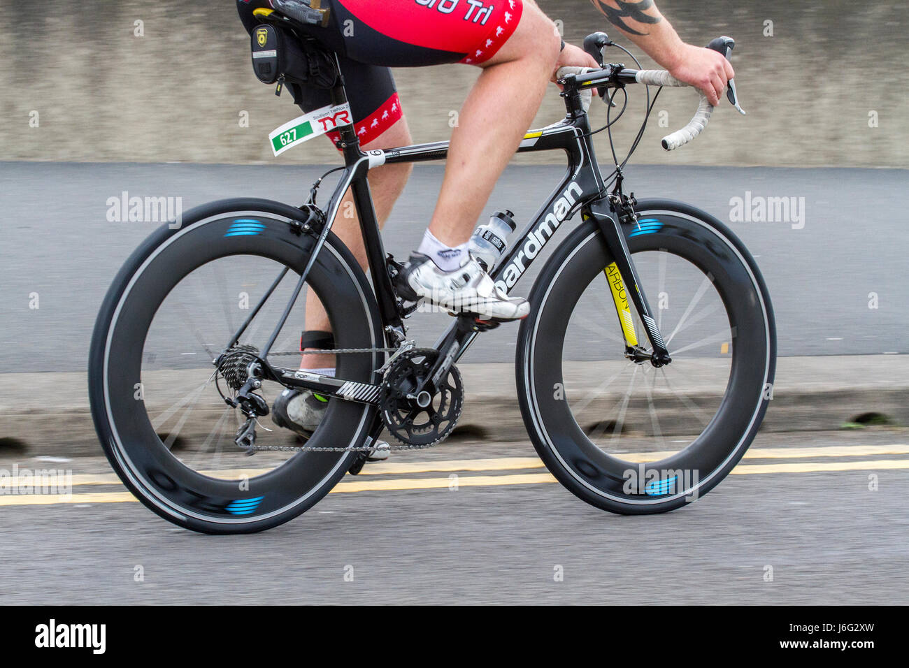 a carbon fibre lightweight bike bicycle cycling cyclist race