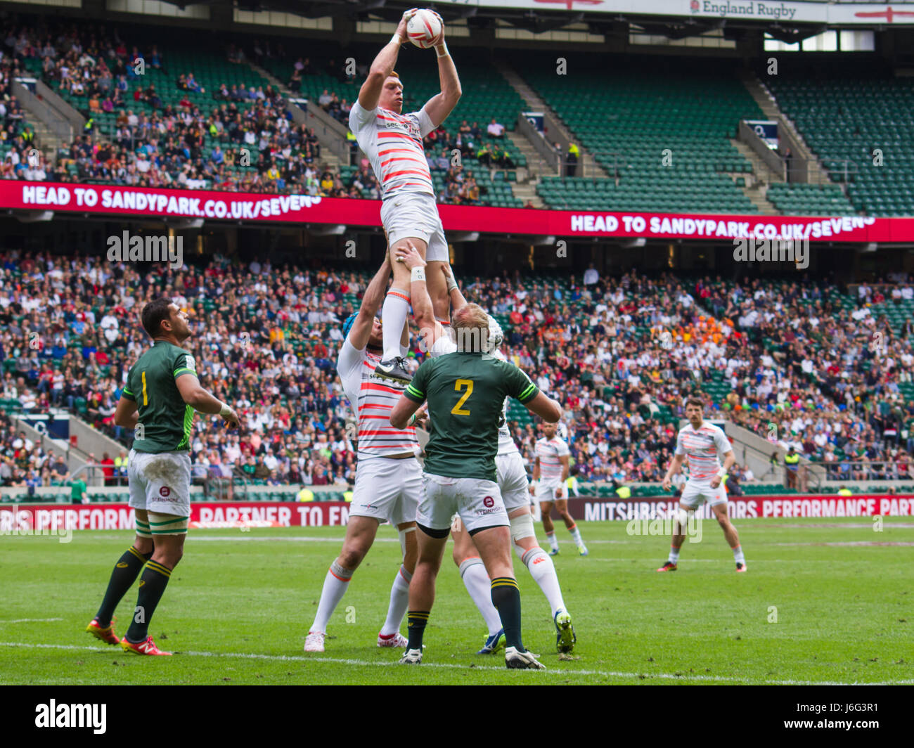 Eng Rugby Line Out Wins lineout against england hi-res stock photography and images - Alamy