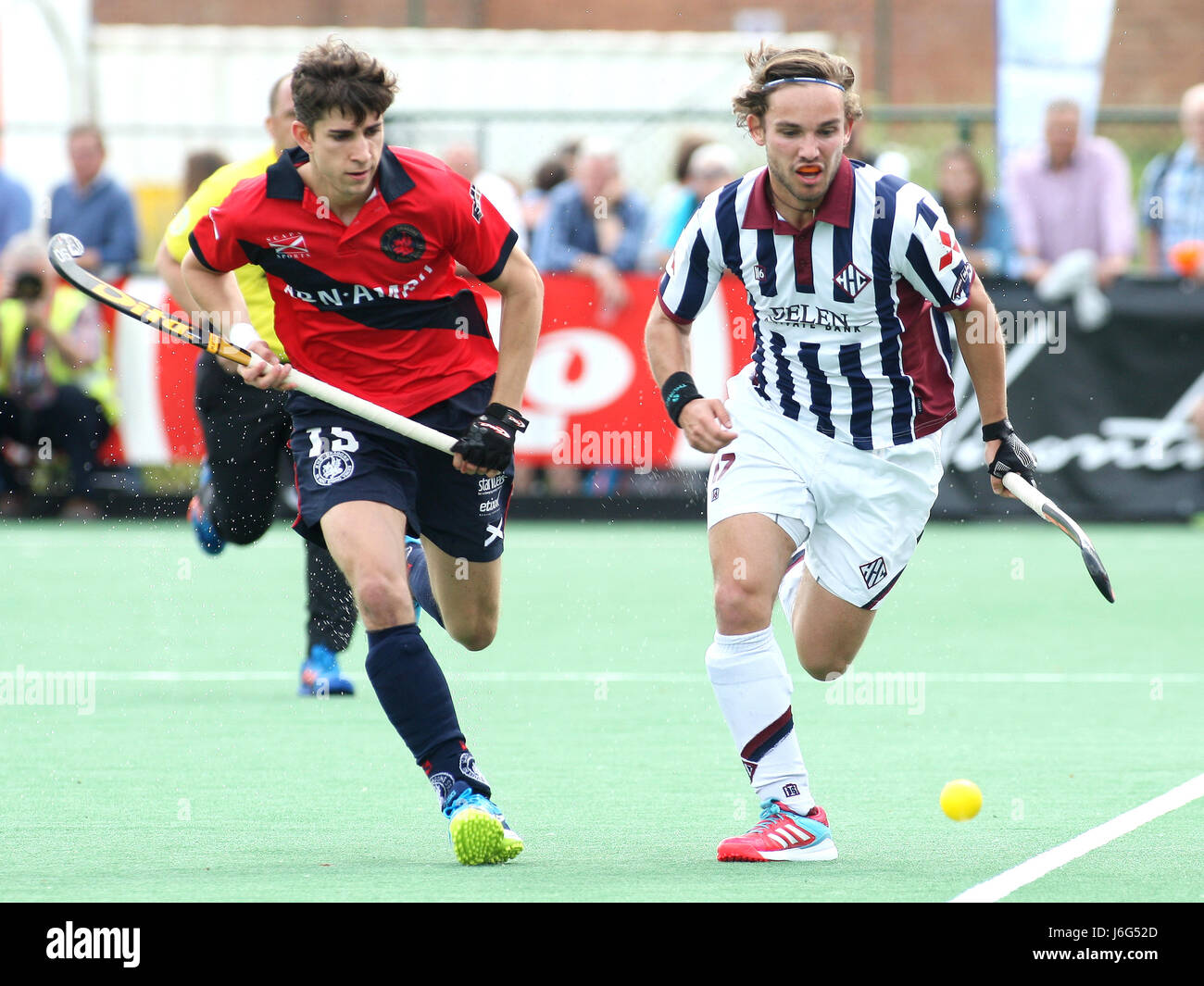 Leuven, Belgium. 21st May, 2017. Hockey final Play-off men Dragons Vs. Herakles, Van Stratum Anthony of Herakles and Rombouts Mathieu of Dragons in game actions Credit: Leo Cavallo/Alamy Live News Stock Photo