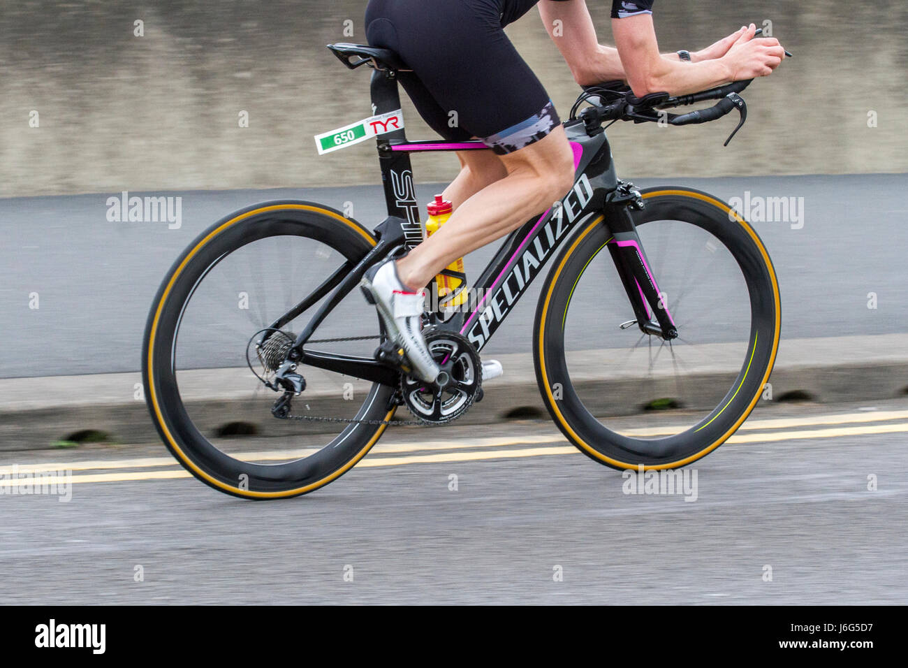 cannondale carbon fibre road bike