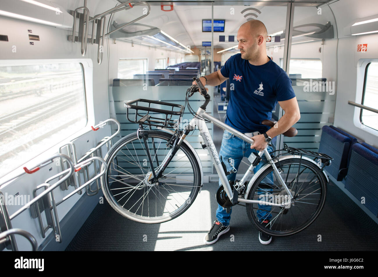 German Rinding Bycicles Munich east station hi-res stock photography and images - Alamy