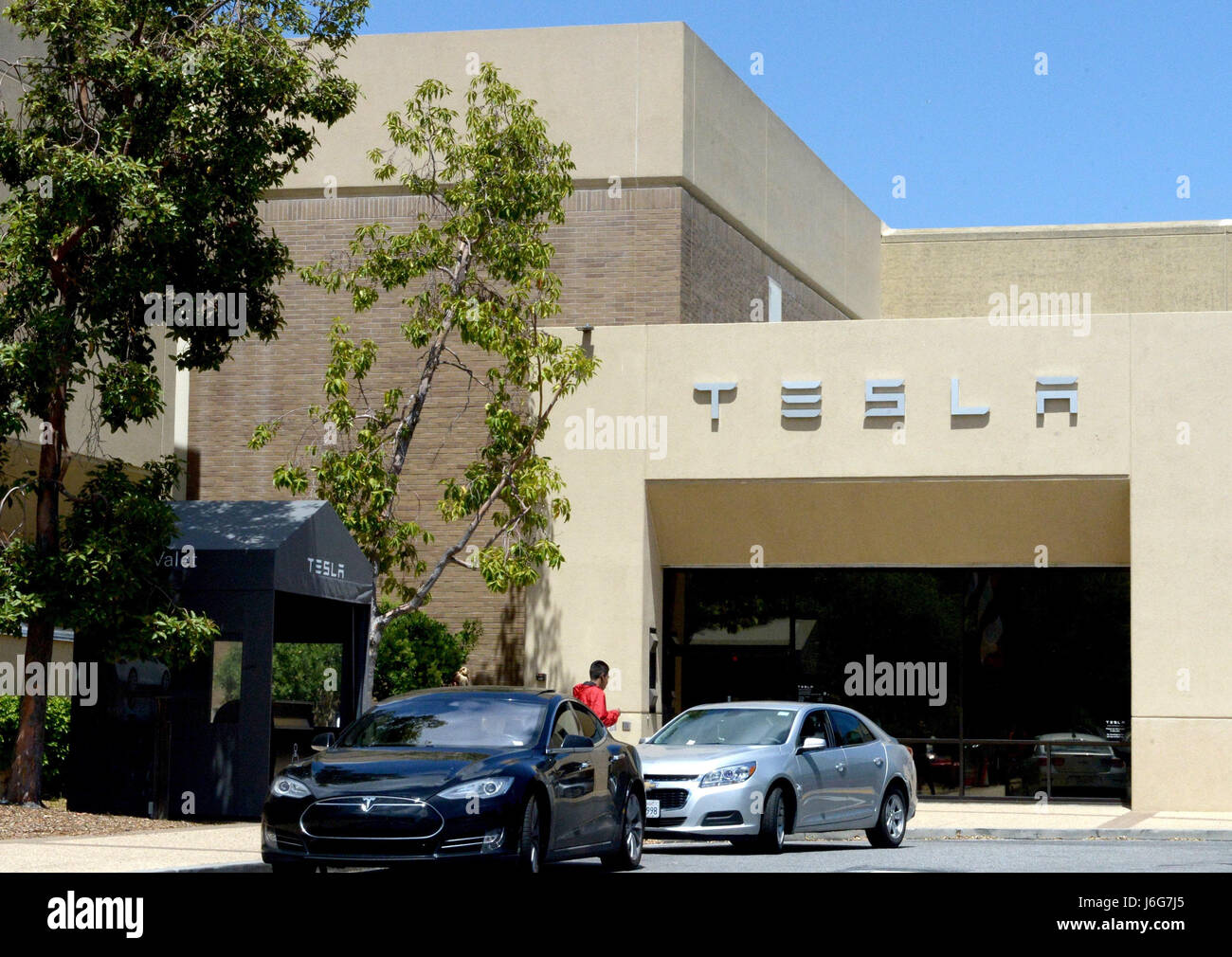 Palo Alto, California. 15th May, 2017. Cars parked in front of the