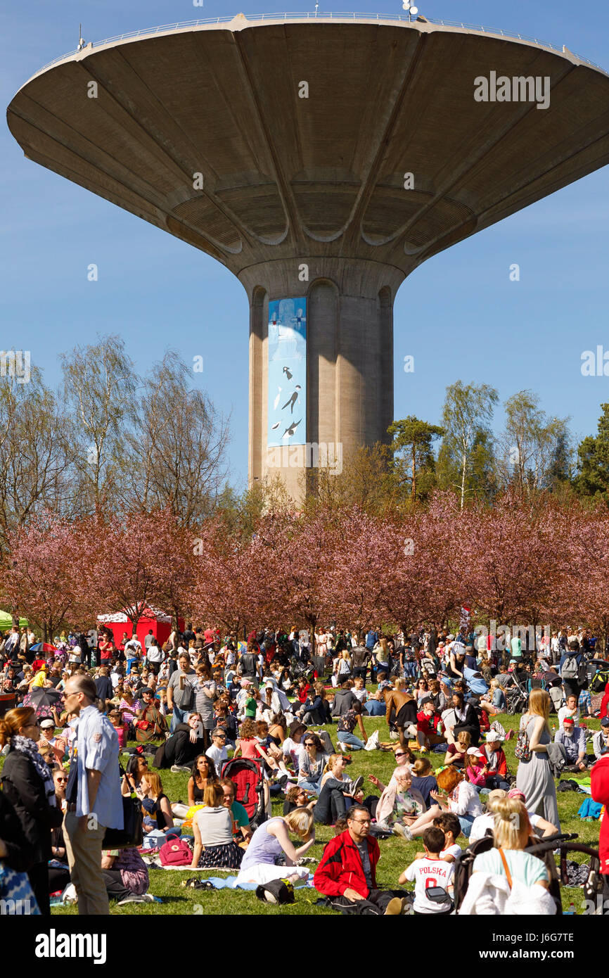 Helsinki, Finland. 21st May, 2017. After the coolest spring in 50 years ...