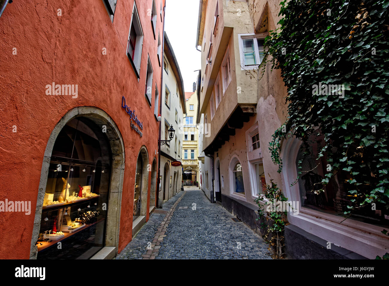 Regensburg (von lateinisch Castra Regina; auch lat. Ratisbona und Ratispona) ist die Hauptstadt des Regierungsbezirks Oberpfalz mit Sitz der Regierung Stock Photo