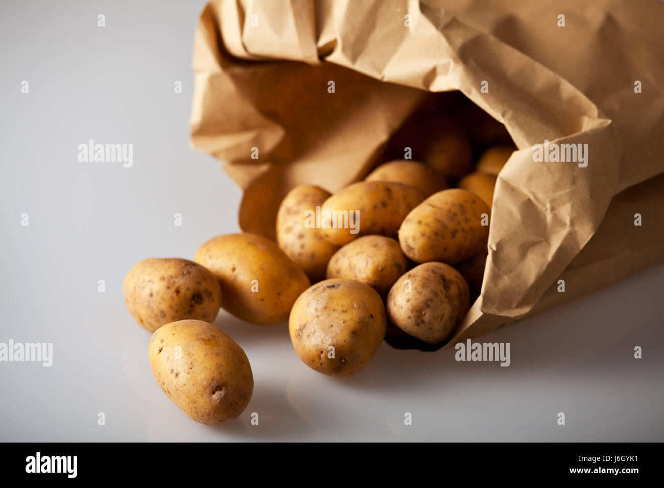 Potatoes in brown paper bag hires stock photography and images Alamy