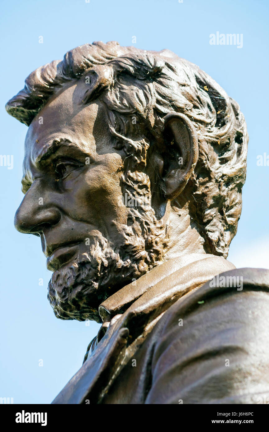 Wisconsin Kenosha County,Kenosha,Library Park,President Abraham Lincoln,bronze statue,sculptor Charles Henry Niehous,commemorate,honor,history,politic Stock Photo
