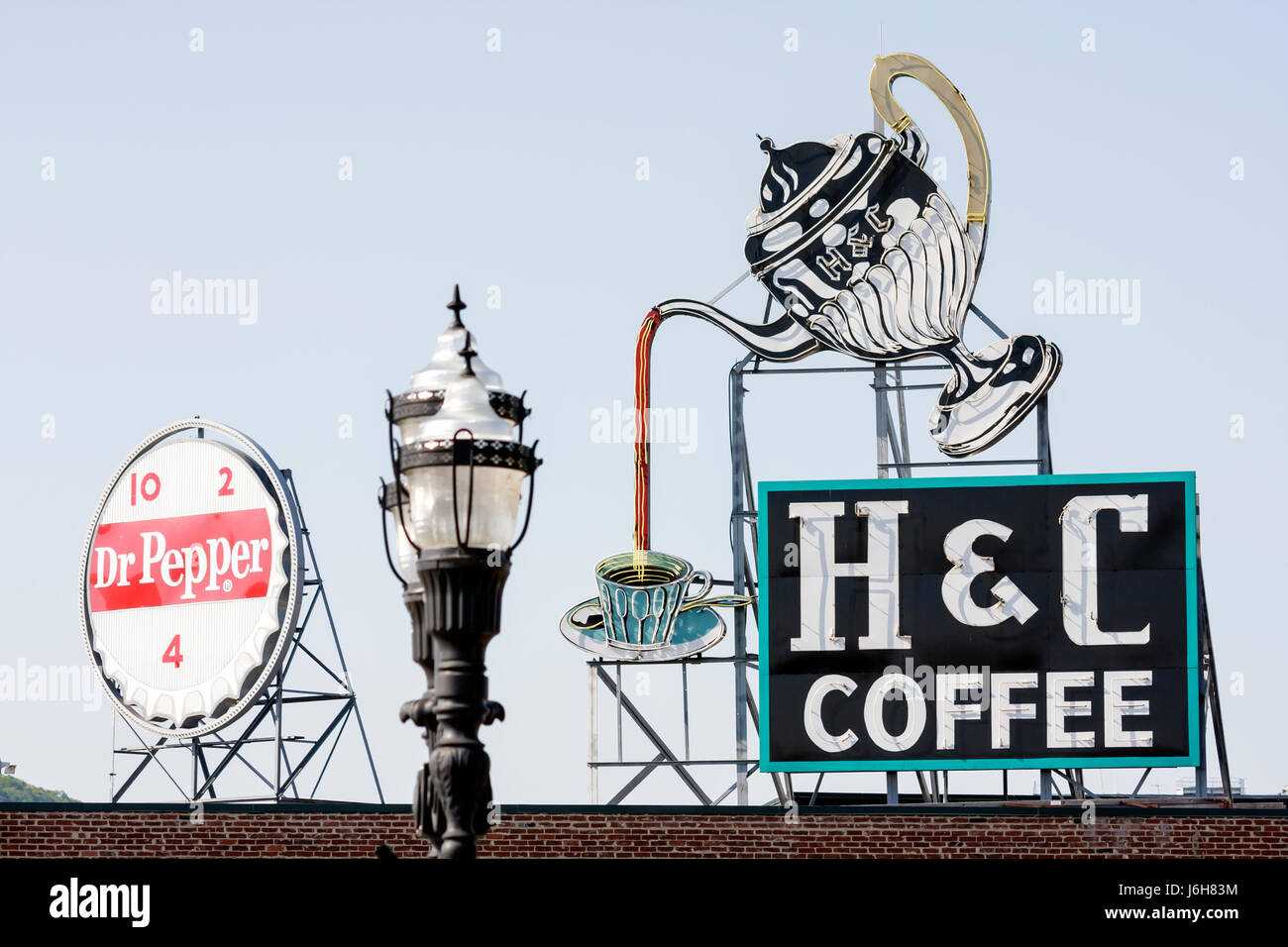 Roanoke Virginia,Williamson Road,historic neon signs,Dr Pepper,H and C